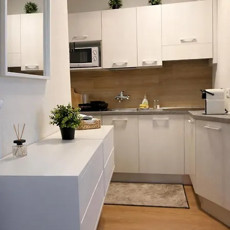 Appartamento Nivo Surrounded By Gardens And On The Slope